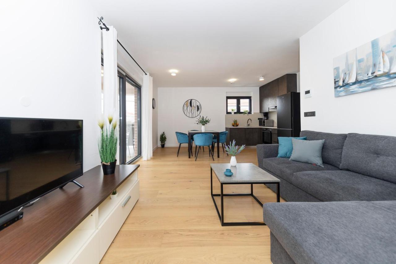 Marianne , Parking Free , 2 Bedroom & 2 Bathroom , Modern & Cozy Appartement *