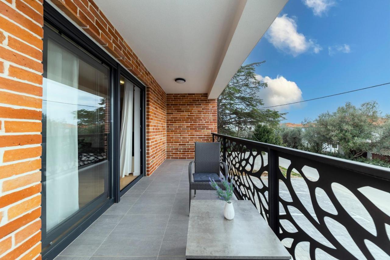 Marianne , Parking Free , 2 Bedroom & 2 Bathroom , Modern & Cozy Appartement *
