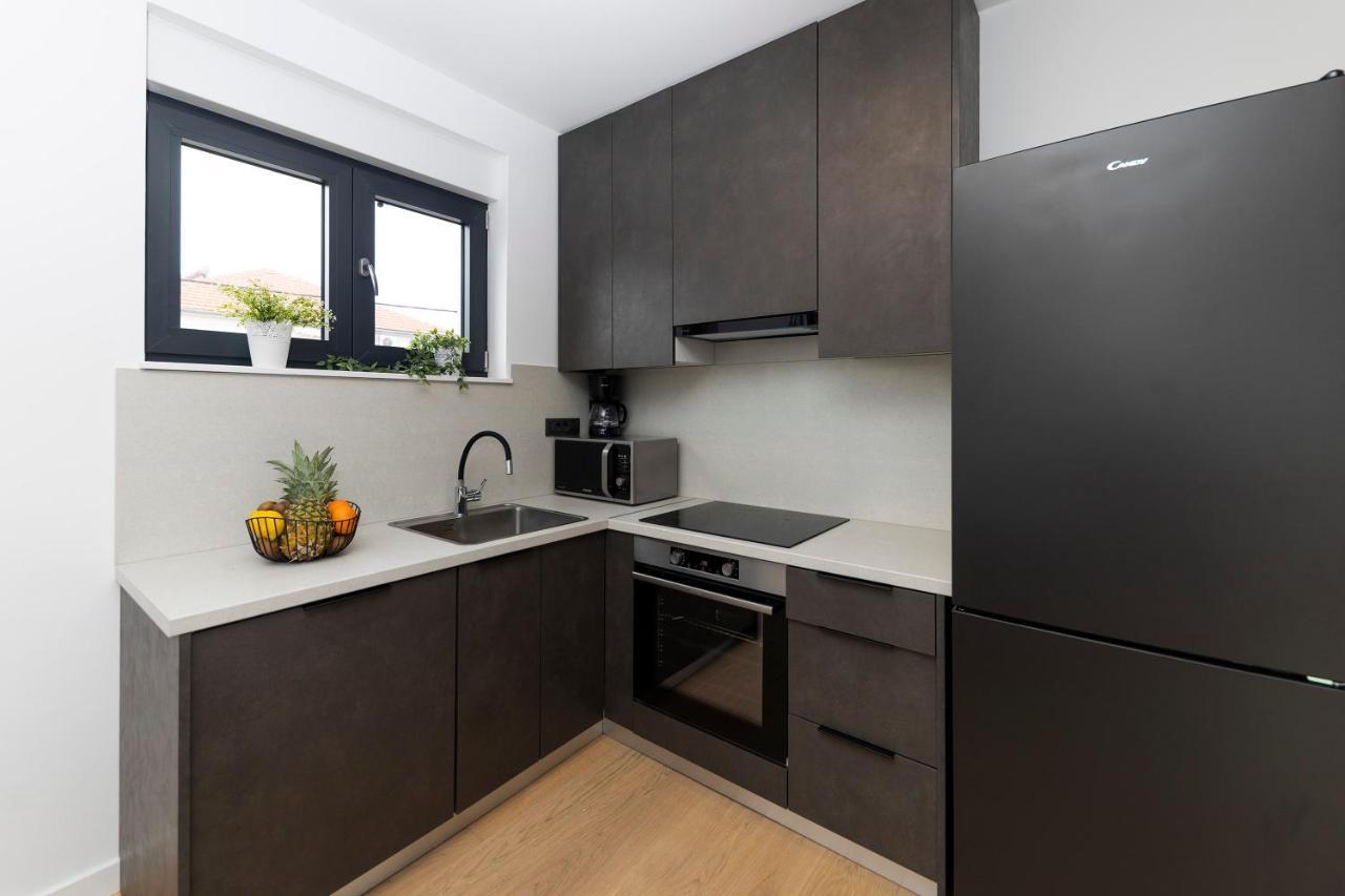 Marianne , Parking Free , 2 Bedroom & 2 Bathroom , Modern & Cozy *
